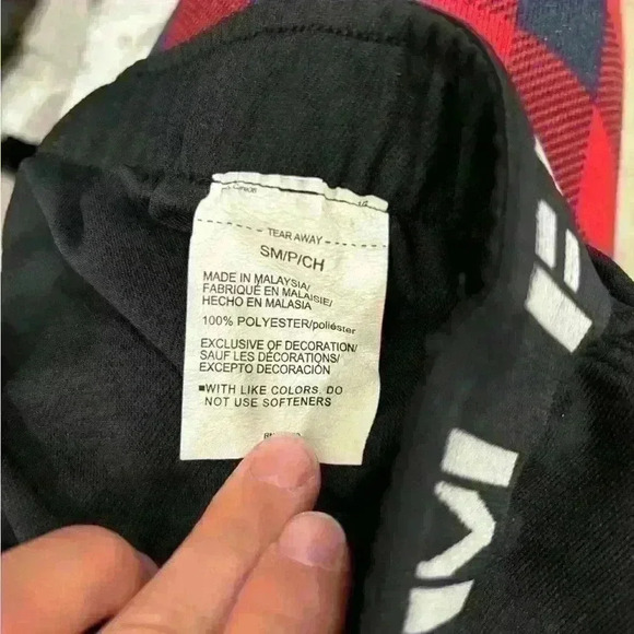 Under Armour Freedom woman’s black shorts size small - Picture 2 of 4